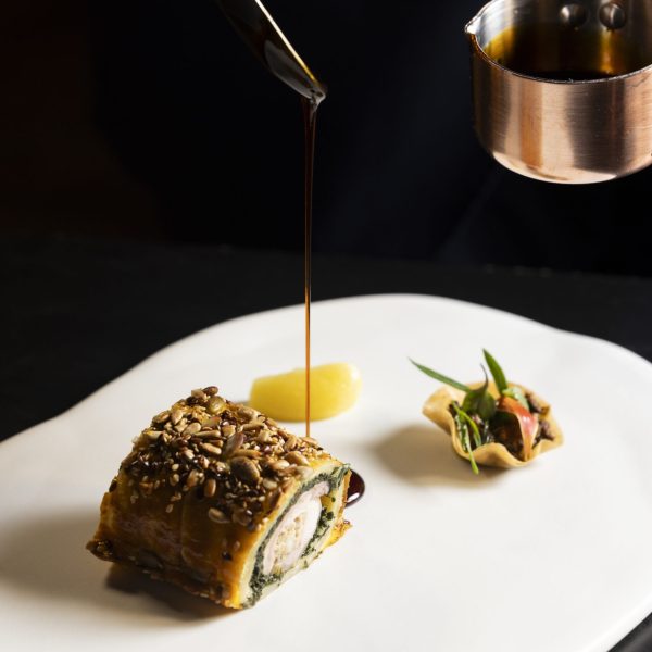 Coniglio alla Wellington, salsa yakitori e casseruola di verdure 2
